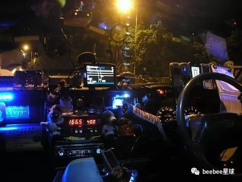 香港出租车司机为何同时用10部手机？解密“手机墙”背后的租赁服务江湖